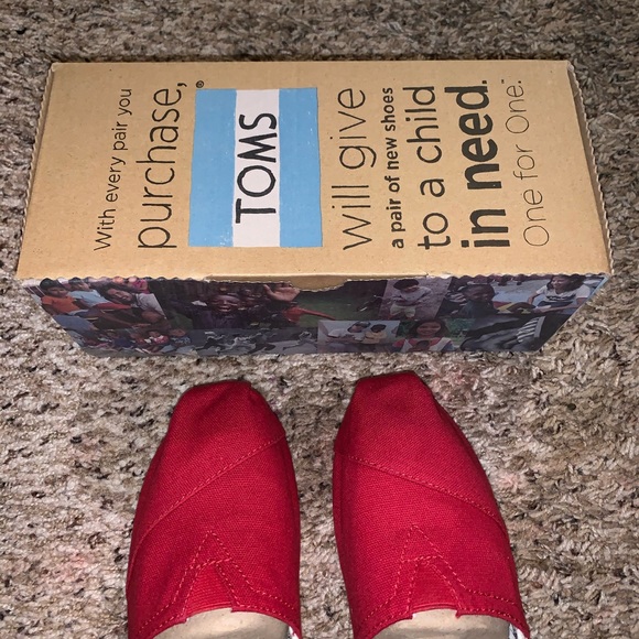 Women’s Toms Red & White Brand New - Picture 3 of 6